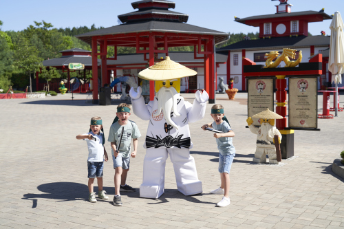Im NINJAGO Monat Mai können NINJAGO Fans im LEGOLAND Deutschland ihre Ninja-Künste trainieren, coole Parcous absolvieren und bei kreativen LEGO Bau-Aktionen ihr Können zeigen.