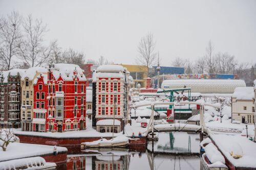 Beim WinterWonder LEGOLAND können die Besucher das MINILAND im Wintermantel erleben.
