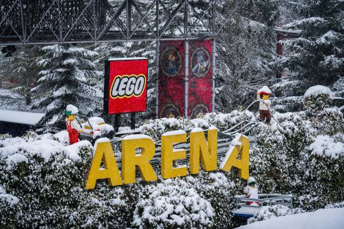 Märchenhafte Shows mit großartigen Künstlern führen die Gäste beim WinterWonder LEGOLAND in ein fantastisches Winterwunderland für Groß und Klein.
