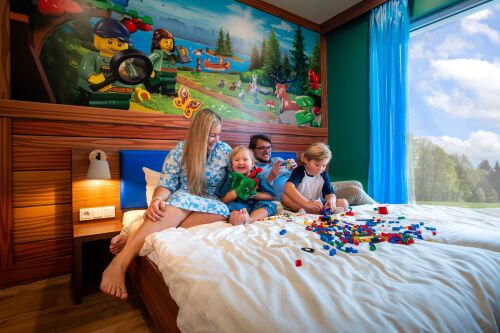 In der neuen Waldabenteuer Lodge im LEGOLAND Feriendorf, die pünktlich zum Saisonstart am 16. März eröffnet wird, können die Gäste in eine neue Welt eintauchen und nie gesehene LEGO Waldtiere entdecken.