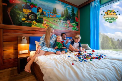 Den Familien winkt ein einzigartiger Gewinn: eine Übernachtung in der neuen Waldabenteuer Lodge™ im LEGOLAND® Feriendorf, mit zwei Tagen Parkeintritt und exklusiver Siegerehrung mit den LEGOLAND Modellbauern.