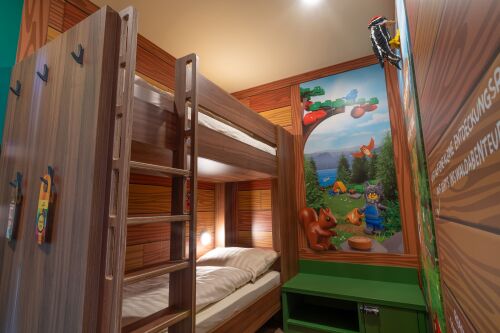 Das Kinderzimmer in der neuen Waldabenteuer Lodge im LEGOLAND Feriendorf sind mit viel Liebe zum Detail gestaltet.
