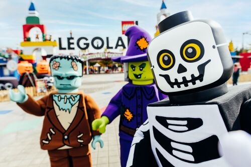 Vom 5.10. bis 2.11. feiert das LEGOLAND Deutschland Resort die große Halloween Monster-Party mit vielen gruseligen LEGO Helden.