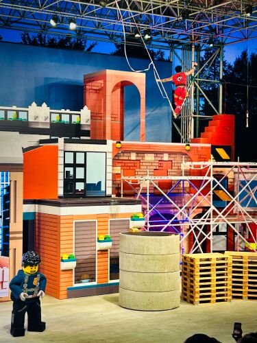 An den ersten drei August-Samstagen (2. 9. und 16. August) mit extralangen Öffnungszeiten können sich die Gäste auf eine zusätzliche Abendvorstellung der LEGO City Sommershow um 19 Uhr freuen.
