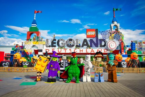 Monstermäßiger Familienspaß zu Halloween bei der legendären Monster Party vom 3. Oktober bis 9. November im LEGOLAND Deutschland Resort. 