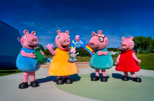 Peppa und ihre Familie freuen sich auf viele tolle Shows, Events und Mitmach-Aktionen im PEPPA PIG Park.
