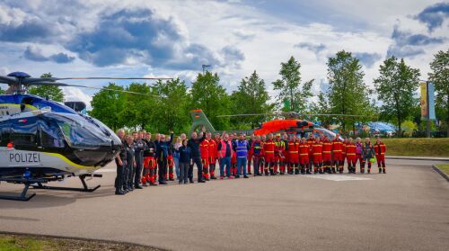 Höhenretter der Feuerwehren München, Augsburg und Regensburg übten im LEGOLAND Deutschland Resort gemeinsam mit Flughelfern sowie Hubschrauberteams von Bundeswehr und Polizei München besondere Einsatzszenarien in großer Höhe und schwer zugänglichen Gebieten.