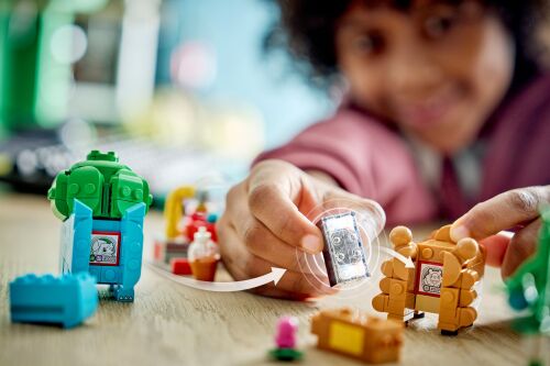 Familien, die beim Festival im LEGOLAND® Deutschland Resort dabei sind, gehören zu den ersten weltweit, die das LEGO Pokémon™ SMART Play™ System in Aktion erleben.