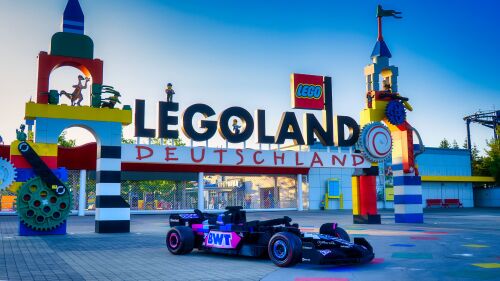 Im LEGOLAND Deutschland wurde ein spektakulärer, aus über 400.000 LEGO Steinen erbauter, lebensgroßer F1 Rennwagen des BWT Alpine F1 Teams enthüllt.