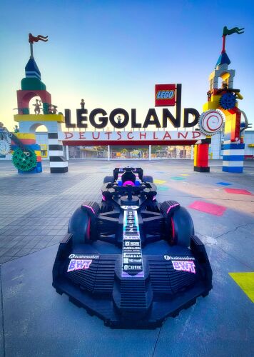 Der spektakuläre, aus LEGO Steinen erbaute, lebensgroße F1 Rennwagen des BWT Alpine F1 Teams kann noch bis zum 30. August im LEGOLAND Deutschland bestaunt werden.